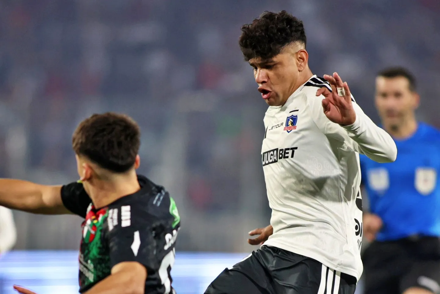 Claudio Aquino jugó un nuevo partido en el Cacique sin poder brillar. | Foto: Colo Colo.