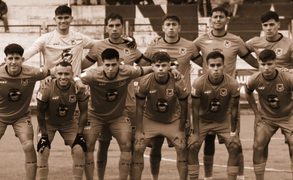 “El fútbol es sin llorar”: es ídolo de Cobreloa, jugó en la selección chilena y perdió invicto de 566 días