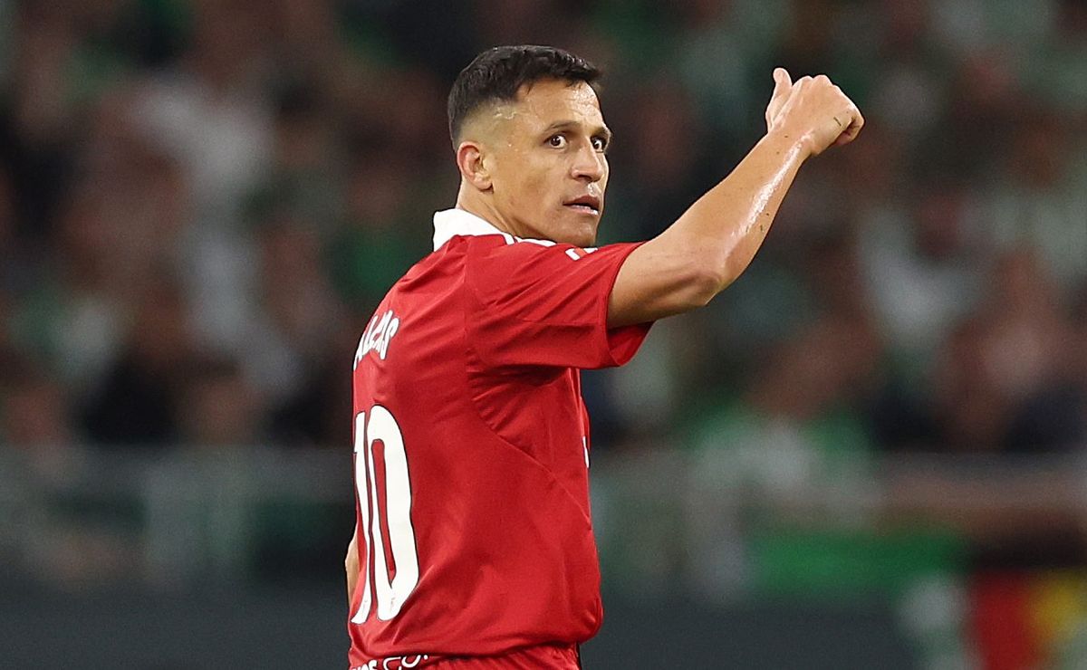 ¿Volverá a Chile? Sevilla acelera decisiones por Alexis y pone el foco en otro delantero