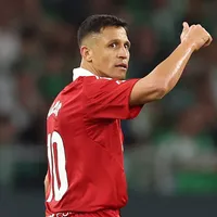 Sevilla se adelanta al escenario con Alexis y comienza a prepararse
