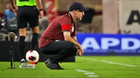 Javier Rabanal dejó de ser entrenador de Universitario en Perú.