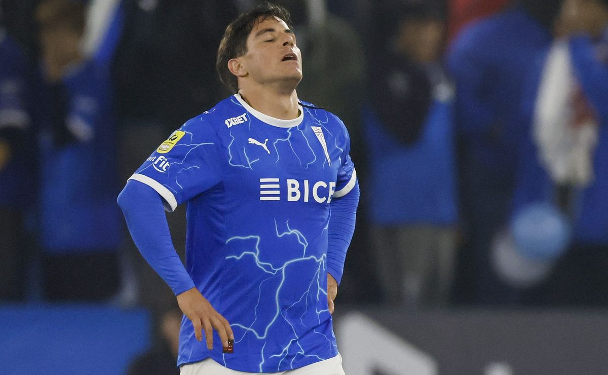 El complicado historial de Clemente Montes en U. Católica: expulsiones y una pelea