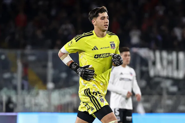 El juvenil Gabriel Maureira asoma como titular en el Cacique ante la lesión de Fernando de Paul. | Foto: Colo Colo.
