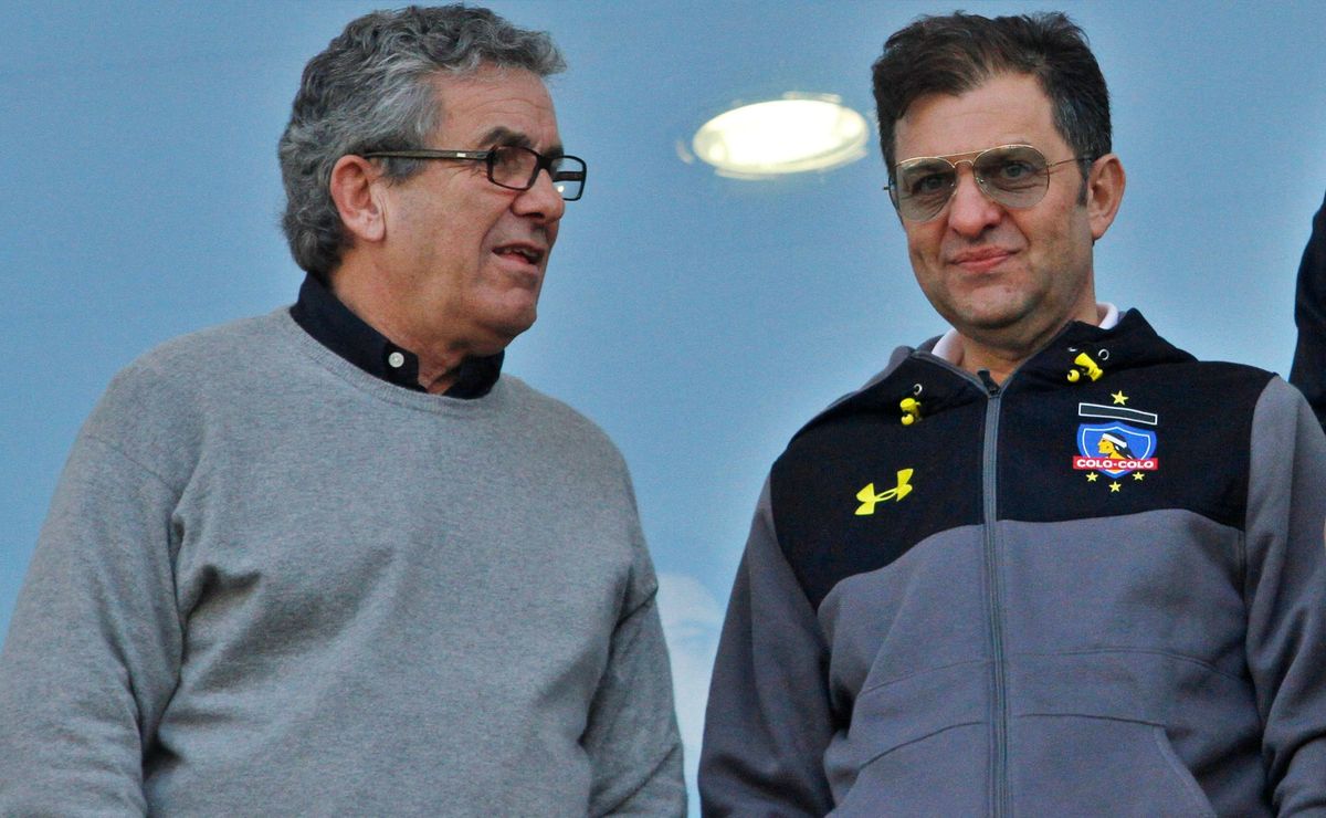 Terremoto en Colo Colo: Leonidas Vial venderá sus acciones de Blanco y Negro a Mosa