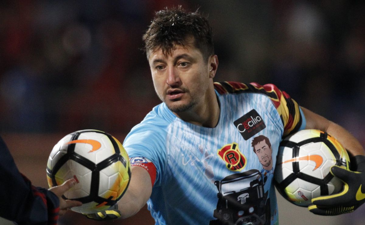 El favorito del Loco Peric para ser el nuevo arquero de Colo Colo está en Inglaterra: “Apuesta más consolidada”