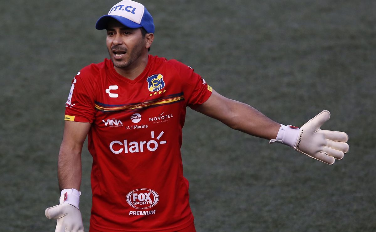 Johnny Herrera bromea con el alza de las bencinas en Chile: “Les dije que era Boric”