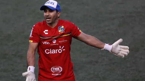 Johnny Herrera bromea con sus seguidores en redes sociales.