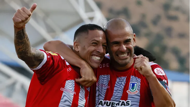 Kevin Méndez y Sebastián Sáez son dos figuras de Unión La Calera y lo fueron ante la UC.