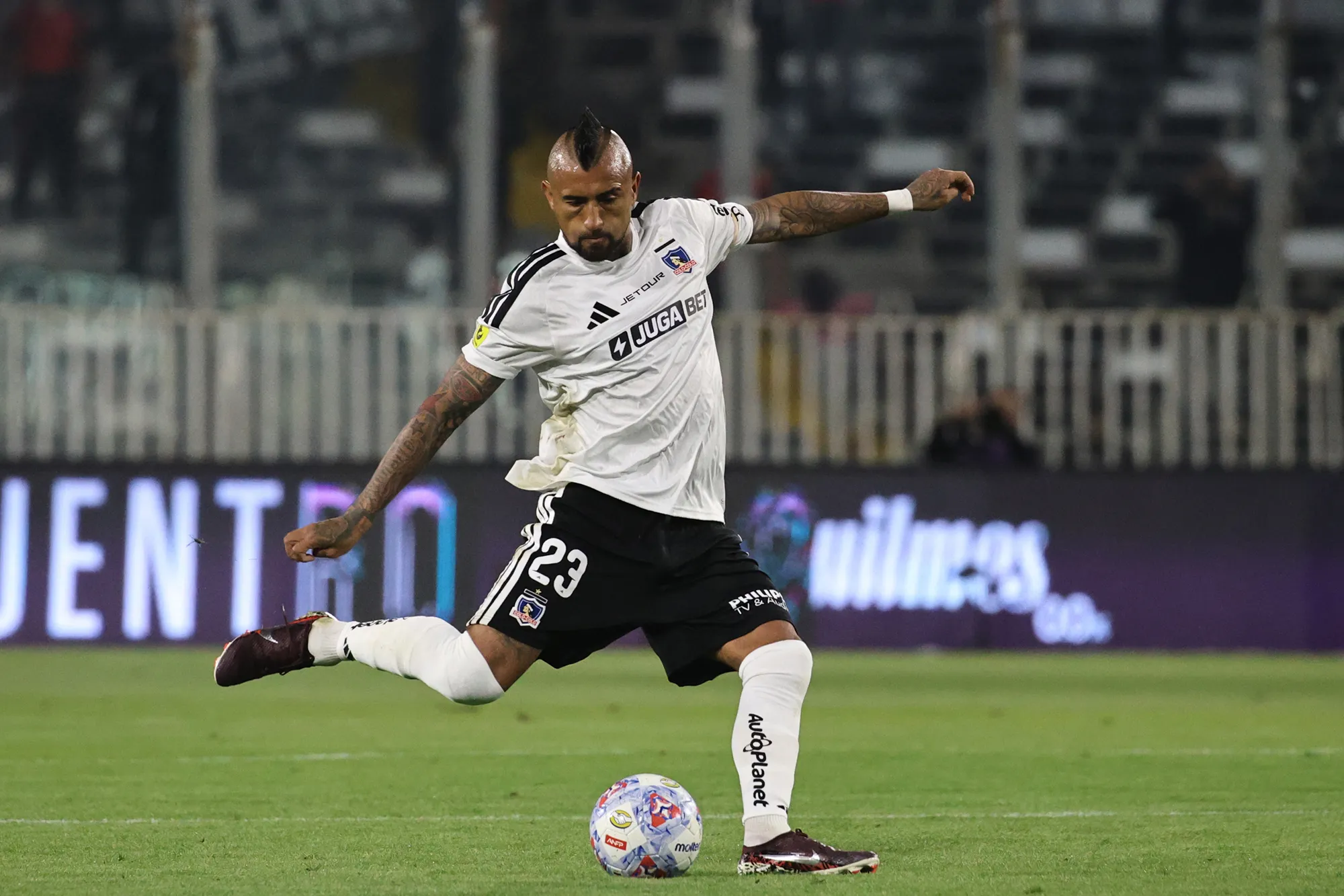 Vidal no convence mucho a Gualberto Jara como capitán de Colo Colo.