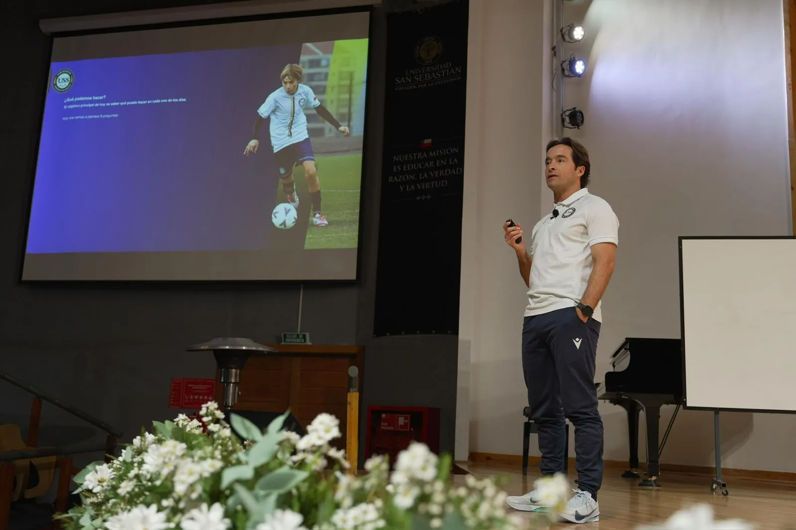 Iván Álvarez en una ponencia