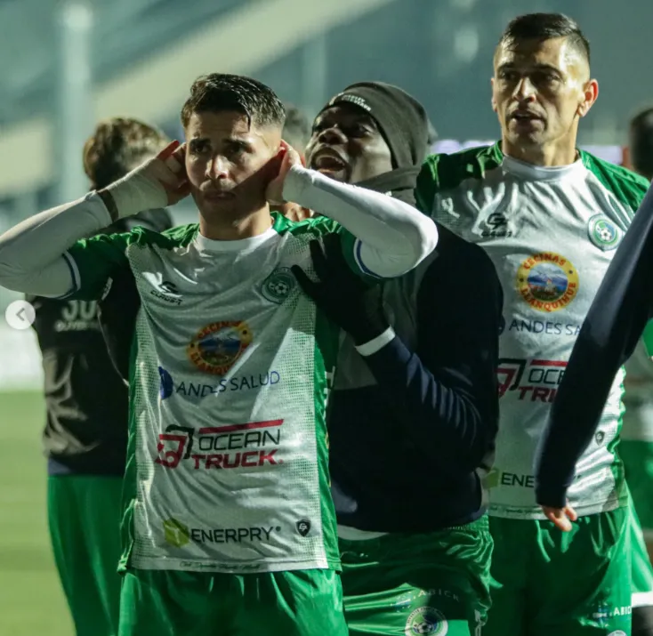 Así festejó Jason Flores ante el Pije. (Foto: @DPMChile).