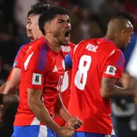 El brutal palo de Suazo a compañeros en Chile por uso de redes sociales