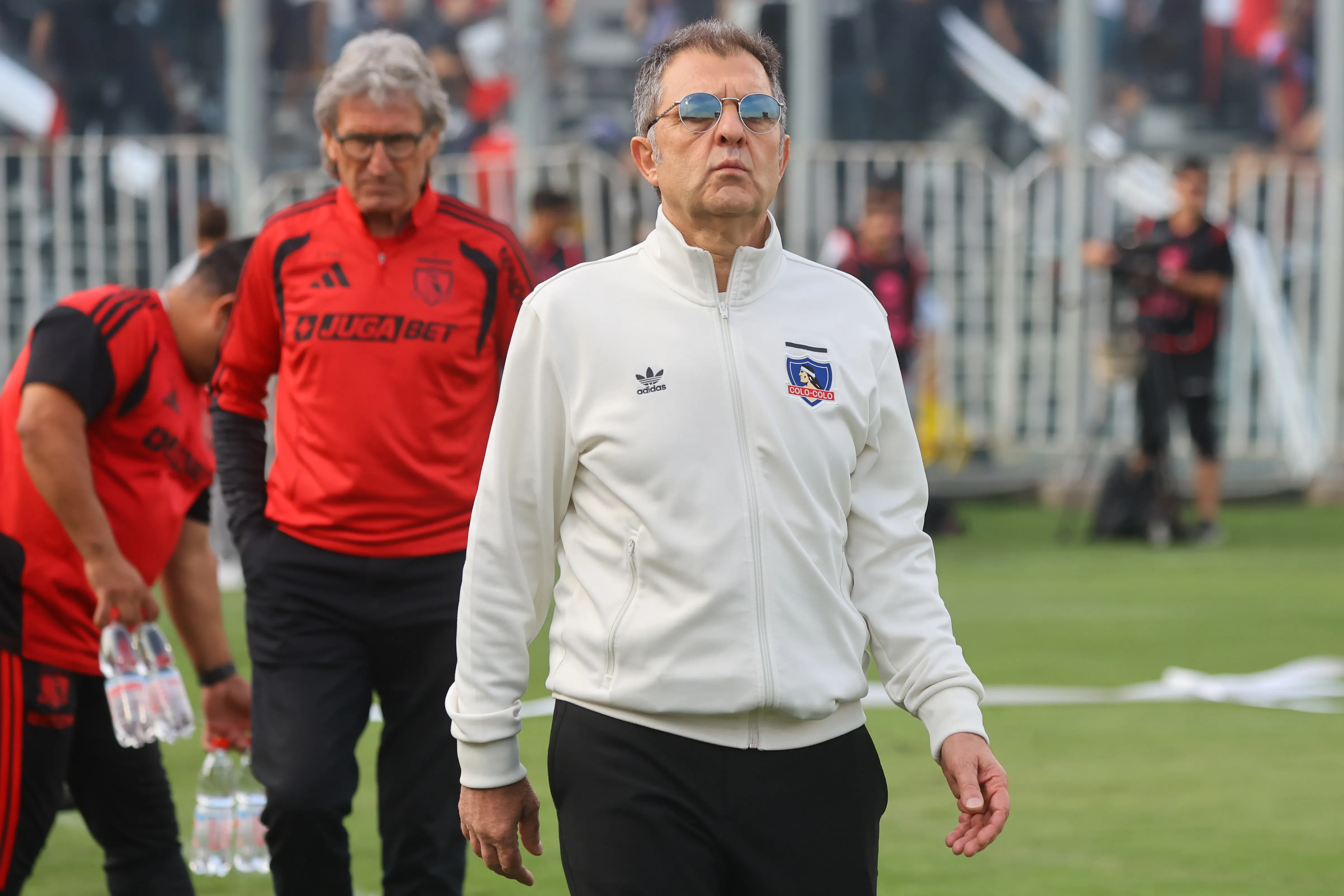 Daniel Morón y Aníbal Mosa, gerente deportivo y presidente de Blanco y Negro, respectivamente. (Jonnathan Oyarzun/Photosport).