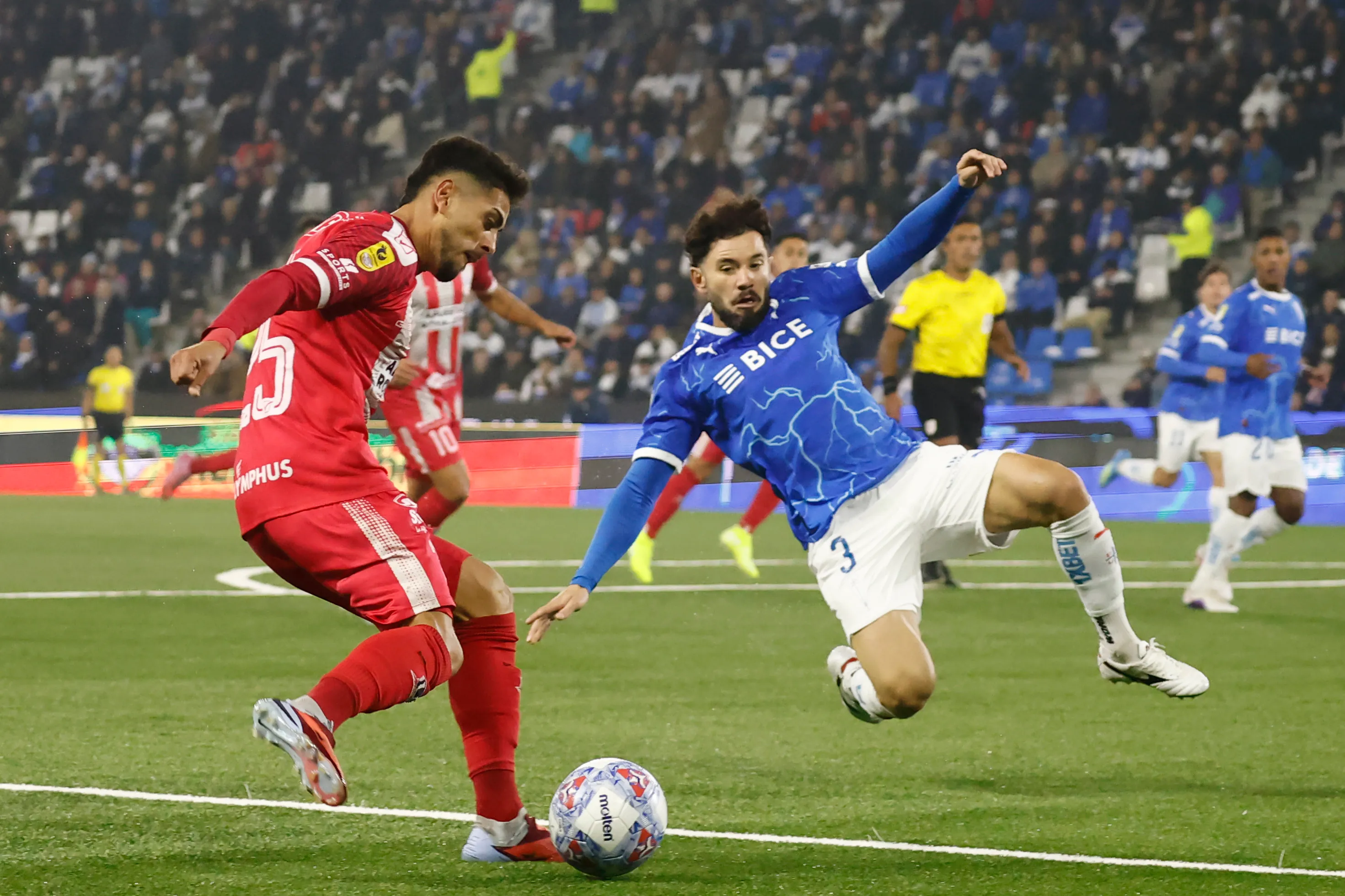 Christopher Díaz fue agredido por Fernando Zampedri. Foto: Dragomir Yankovic/Photosport