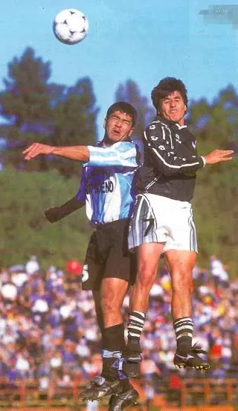 Héctor Vega en la lucha con la camiseta de Deportes Iquique. (Cedida).