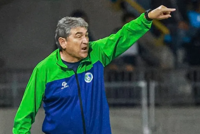 Astorga respondió por su estilo que lo tiene puntero en la Primera B. | Foto: Deportes Puerto Montt.