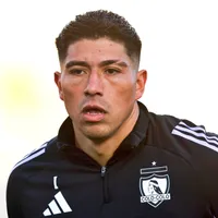 Claudio Borghi suelta bombita en el arco de Colo Colo