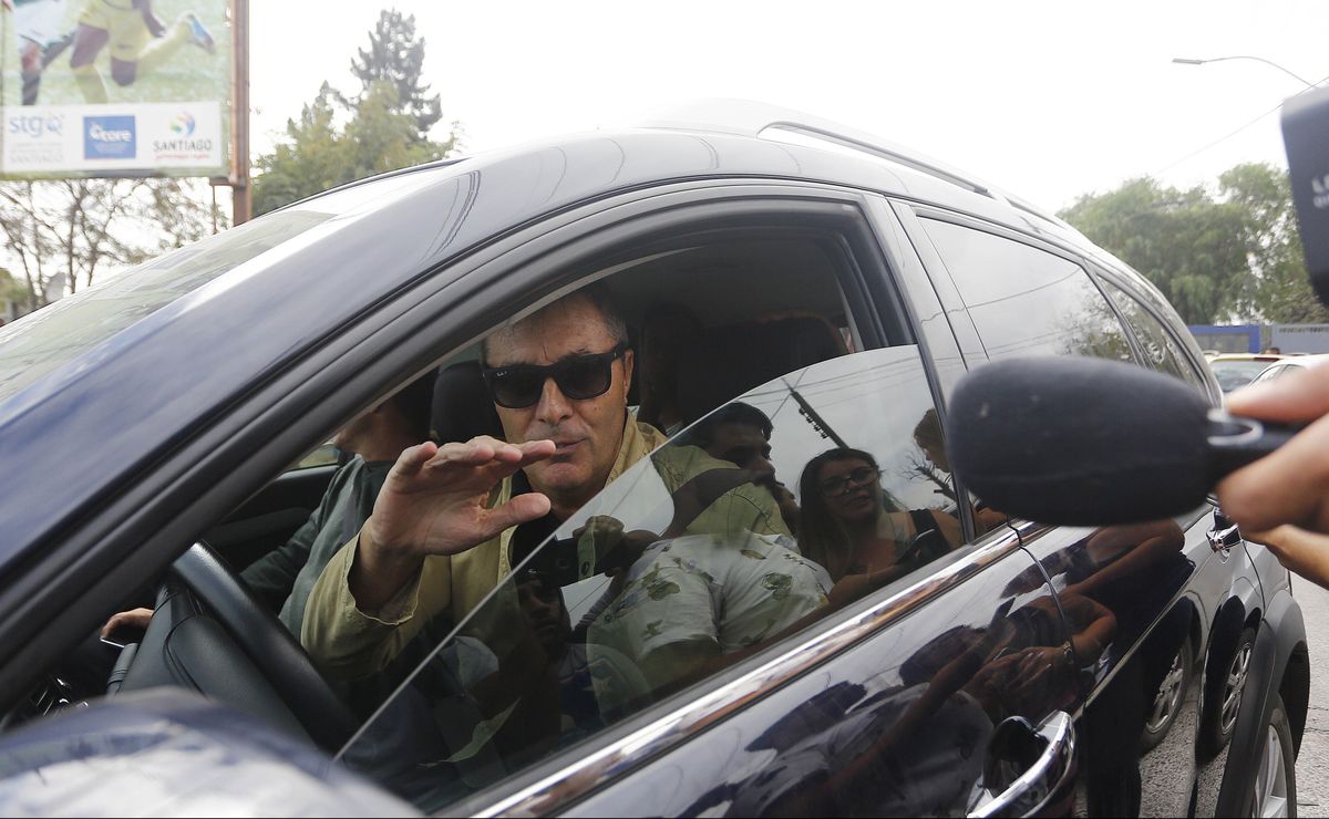 Ex DT de la Universidad de Chile sufre accidente cuando iba al entrenamiento en Argentina