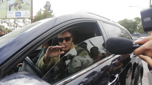 El ex técnico de la U, saliendo del CDA.