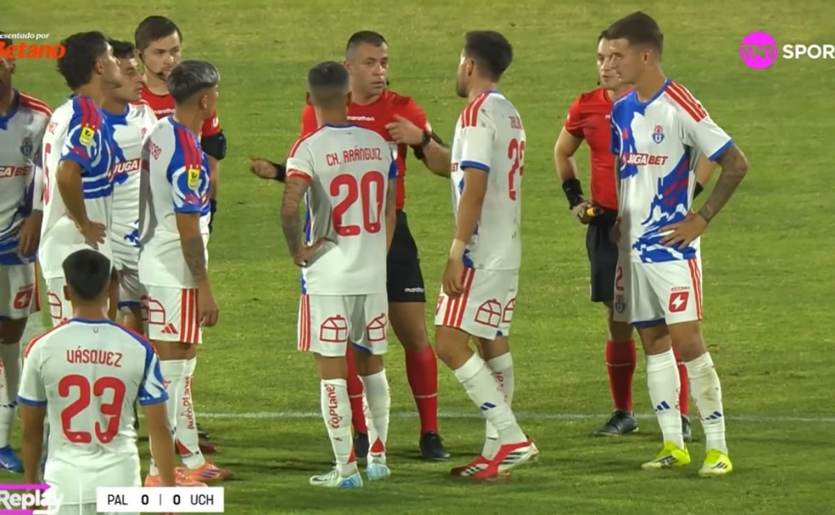 U de Chile recuerda el gran error del árbitro del Clásico Universitario