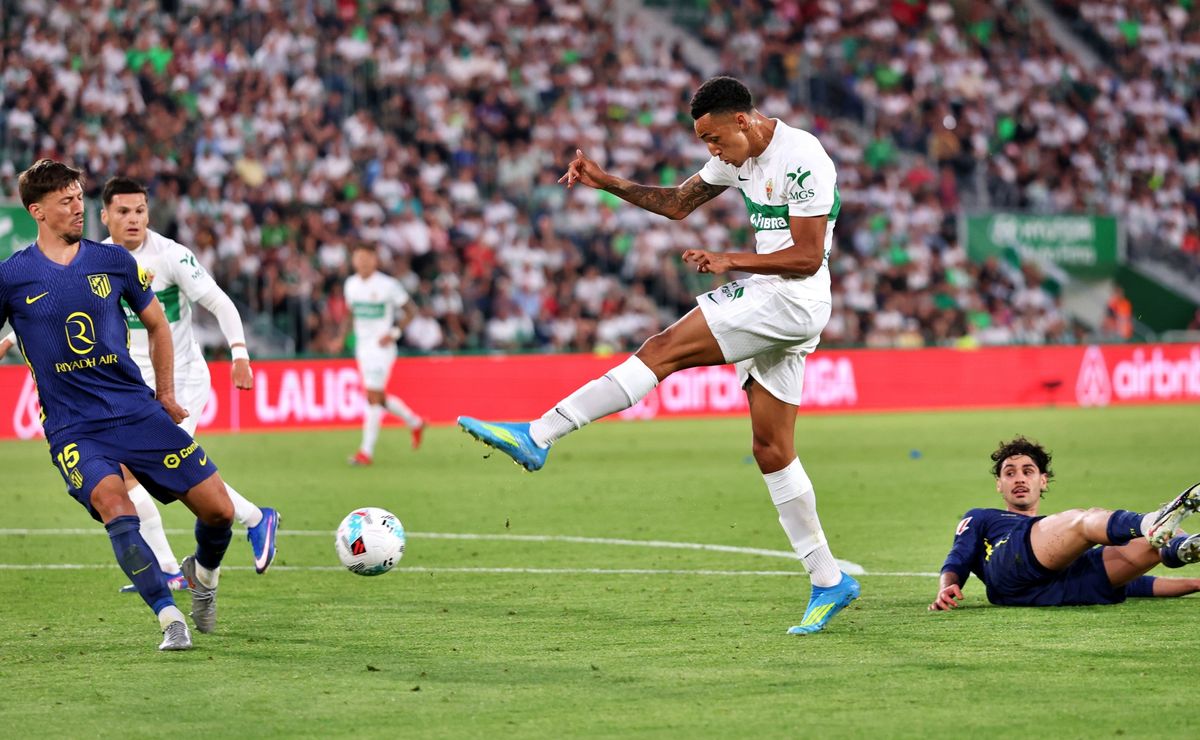 De los pies de Lucas Cepeda: Elche escapa al descenso tras vencer al Atlético de Madrid