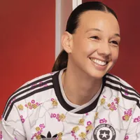 Sacó aplausos: Las tres mujeres detrás de la nueva camiseta de Chile