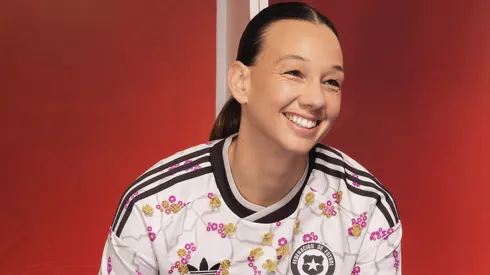 Christiane Endler lució la nueva camiseta de la selección chilena