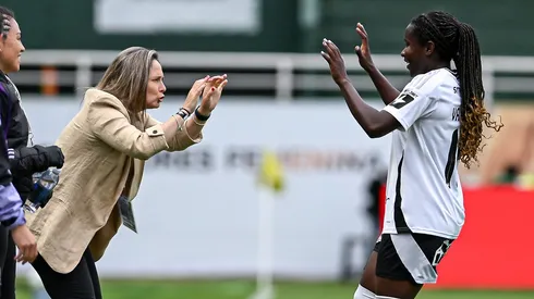 Tatiele Silveira defendió con todo Mary Valencia