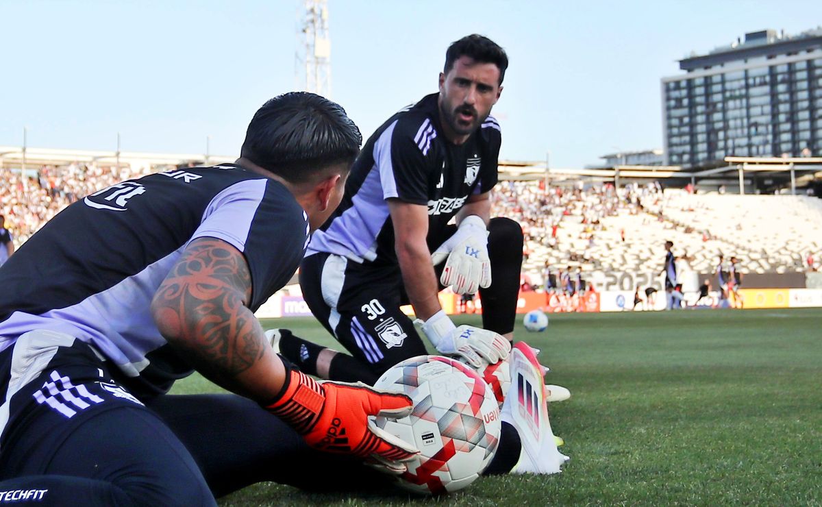 Ya entrena con el plantel: El nuevo “refuerzo” en el arco de Colo Colo tras la lesión de Fernando de Paul
