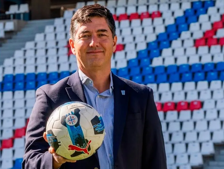 Matías Claro, nuevo presidente de Universidad Católica, no quiere a hinchas visitantes en el Claro Arena para los clásicos. | Foto: Cruzados. 