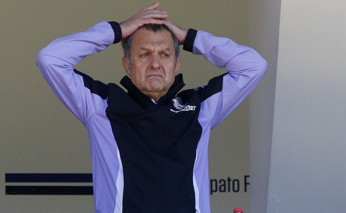 Ex presidente de Colo Colo se lanza contra Aníbal Mosa: “Anulará al Club Social por 9 años”