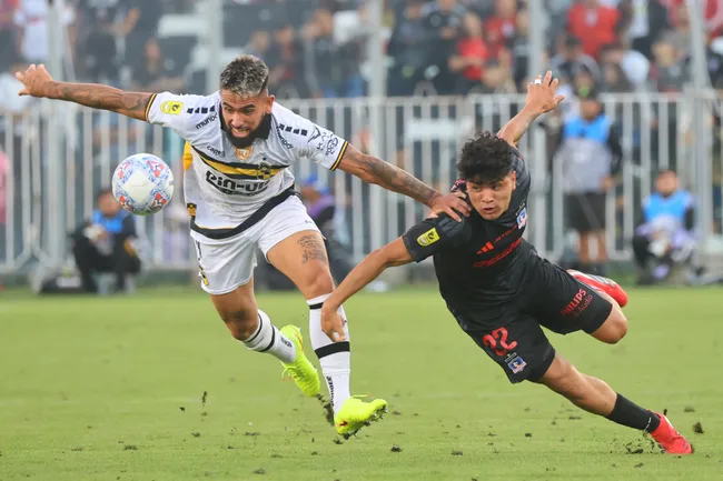 Claudio Aquino no ha podido ser importante en este casi año y medio que lleva en Colo Colo. | Foto: Photosport.