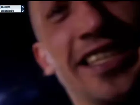 Hincha secuestra cámara en pleno partido del fútbol argentino