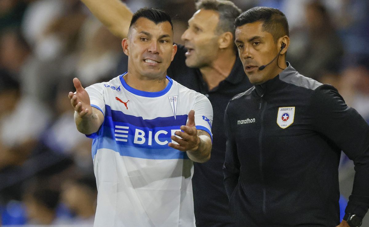 Cristián Basaure sentencia la presencia de Medel en el Clásico Universitario: “Va a tener que esperar”