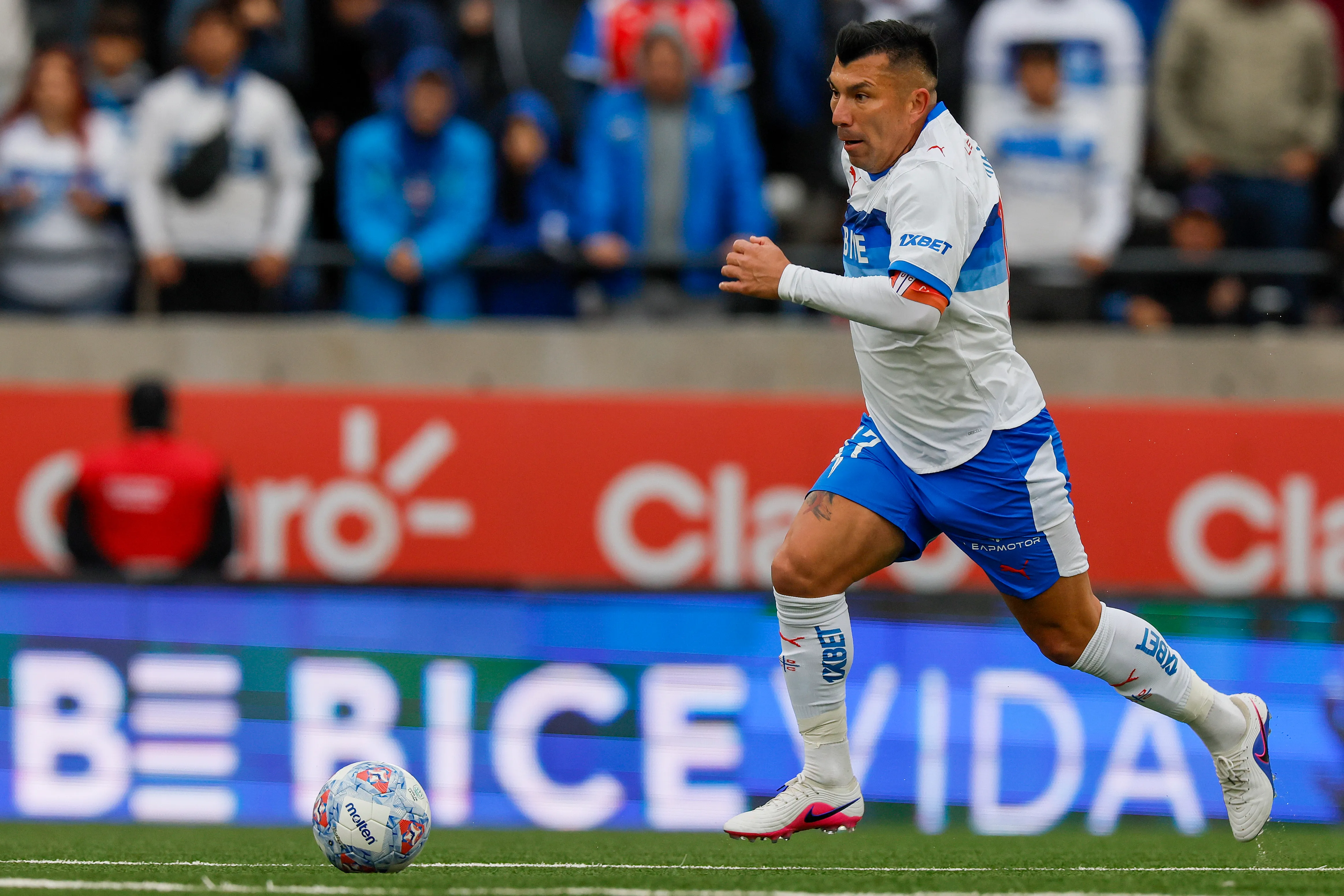Gary Medel jugando por la UC. Andres Pina/Photosport