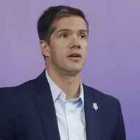 Confirman a reemplazante de Michael Clark en Azul Azul