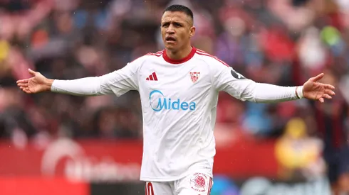 Alexis Sánchez sufre en Sevilla.