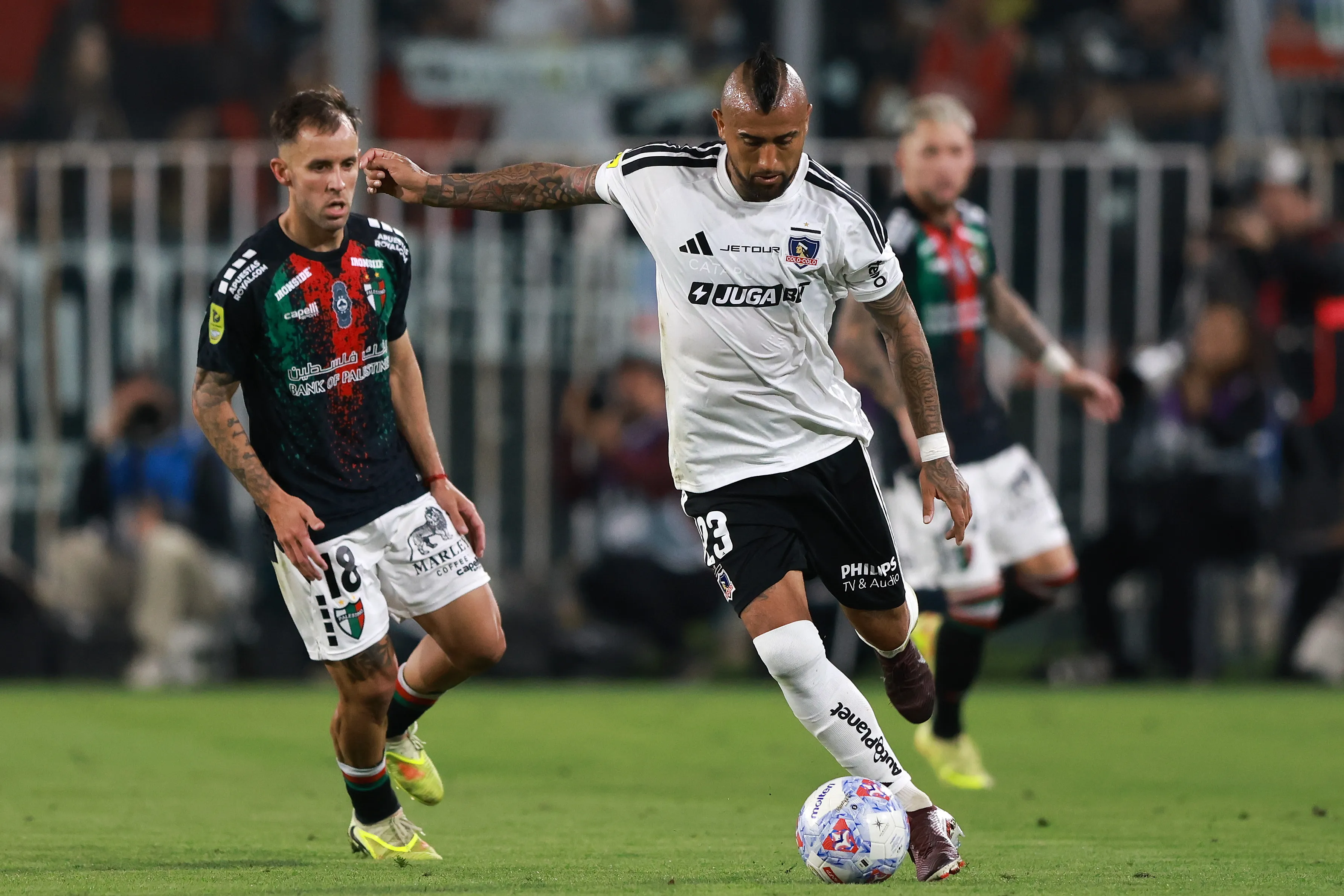 Arturo Vidal terminó molesto con el arbitraje tras la derrota de Colo Colo ante Palestino. | Foto: Photosport.