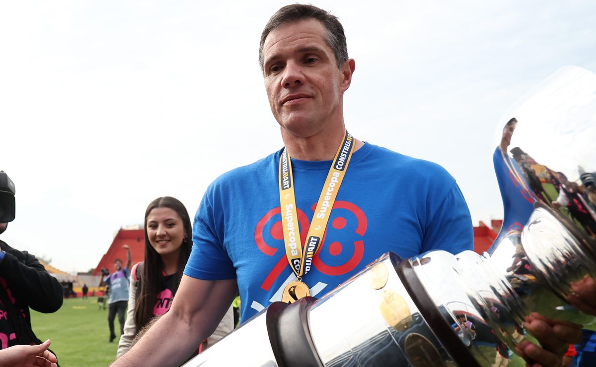 “La carta fácil”: Cuentan la firme sobre la salida de Michael Clark y el estadio de la “U”