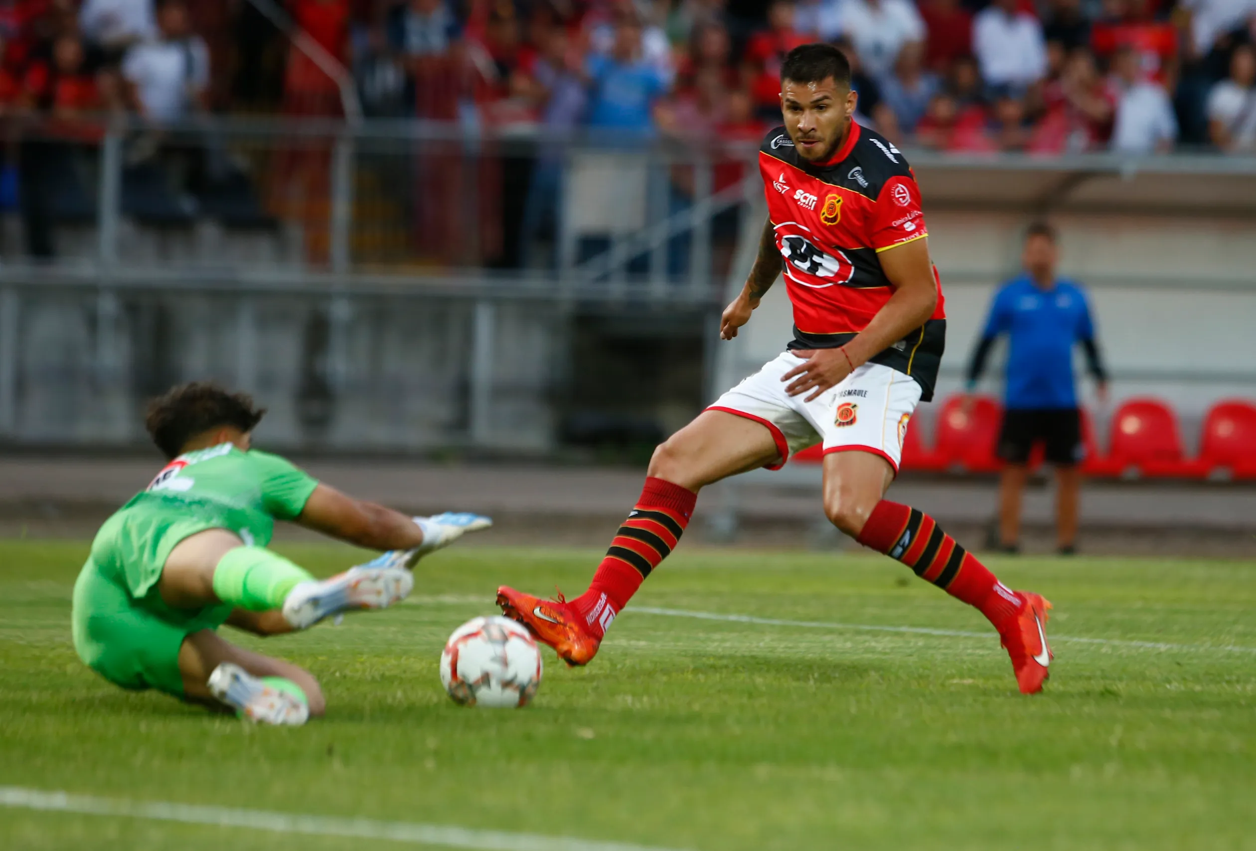 Mauro González en acción por Rangers de Talca. (Jose Robles/Photosport).