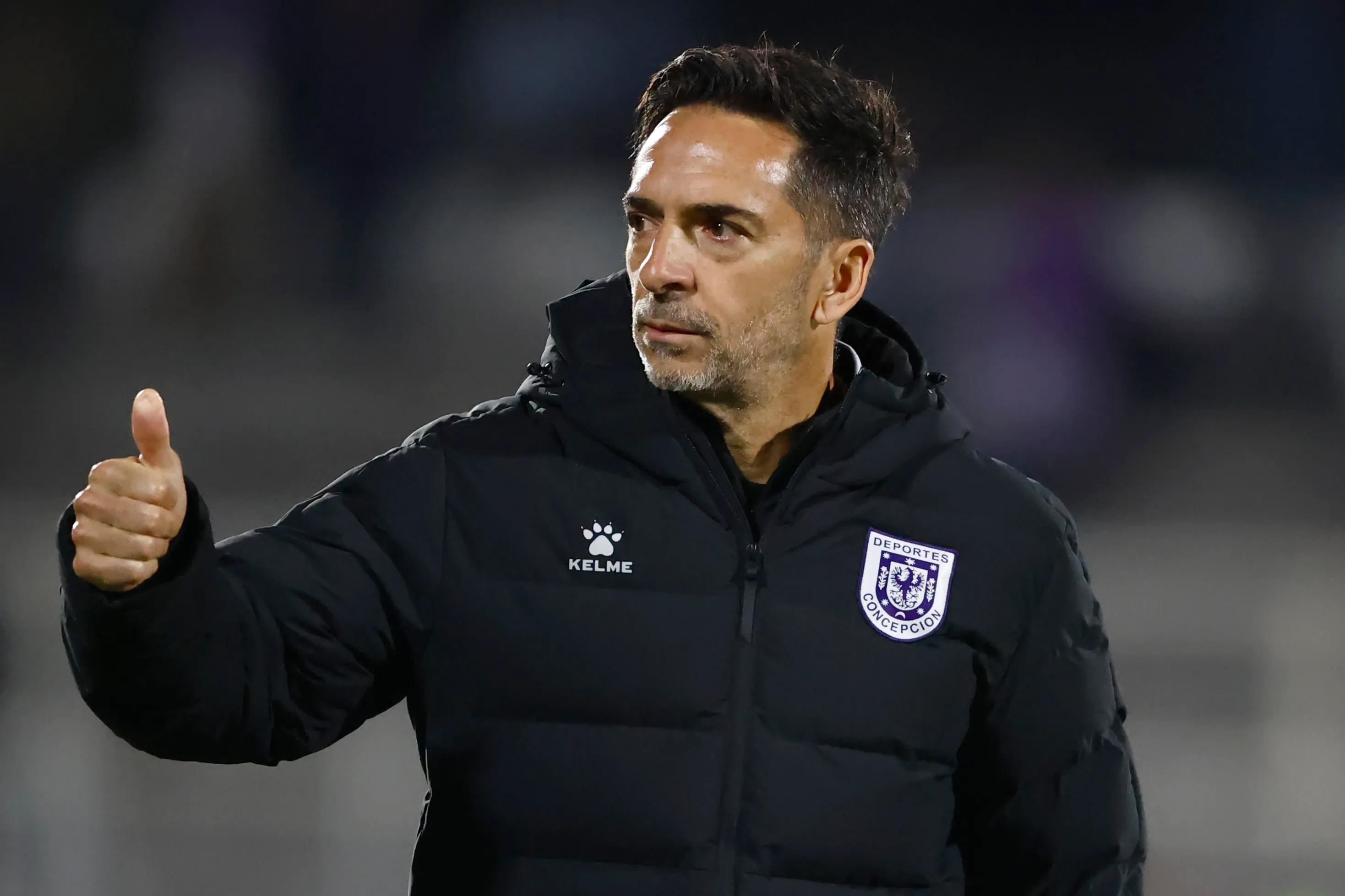 Lemma parece tener el respaldo irrestricto del plantel lila. (Dragomir Yankovic/Photosport).