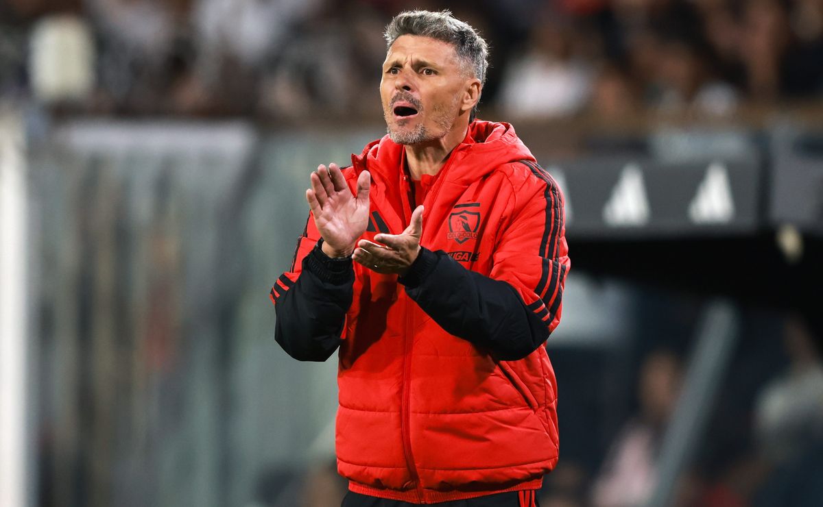 Fernando Ortiz juega al misterio y esconde al 9 que elegirá en Colo Colo: “Están en condiciones”