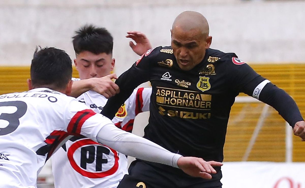 Titular de Rangers habla de Javier Araya y su retiro para tratar una depresión: “Me duele, soy cercano a él”