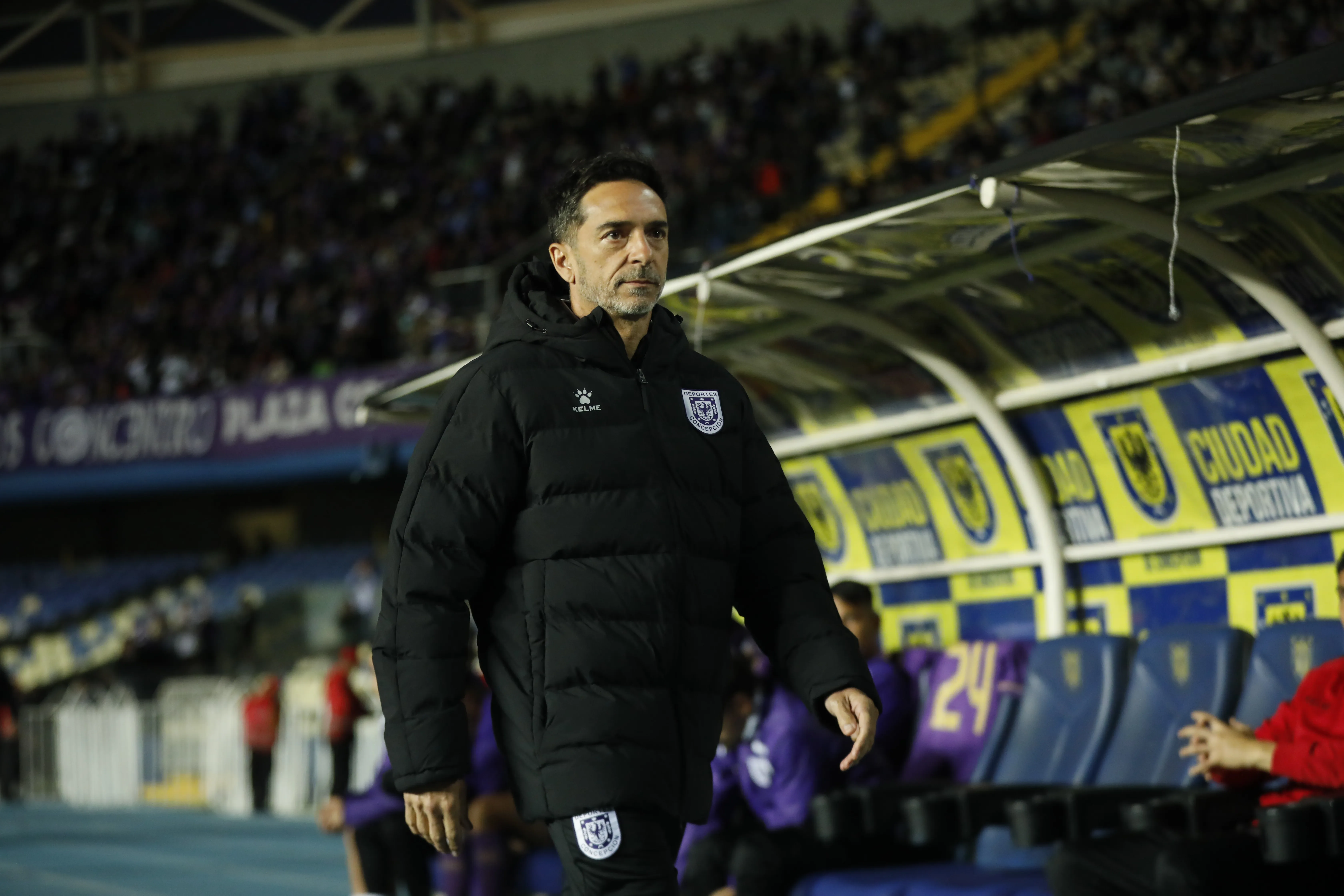 Walter Lemma lleva cuatro partidos dirigidos con Deportes Concepción en esta Liga de Primera 2026. Lleva un triunfo, un empate y dos derrotas. | Foto: Photosport.