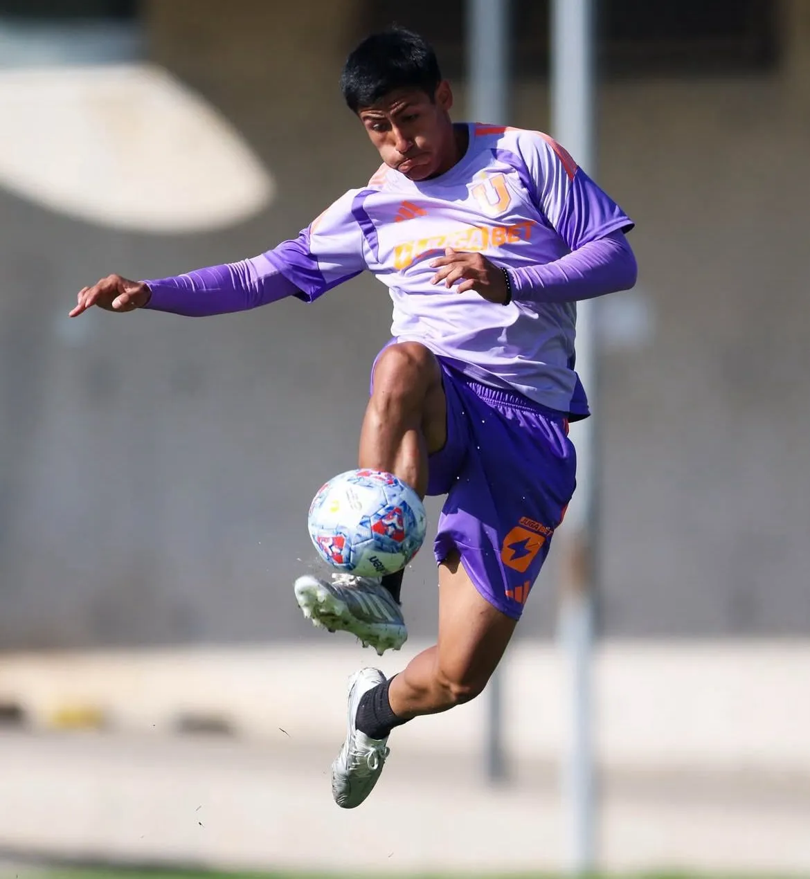 Vicente Ramírez entrena con el primer equipo de la U. Foto: U de Chile.