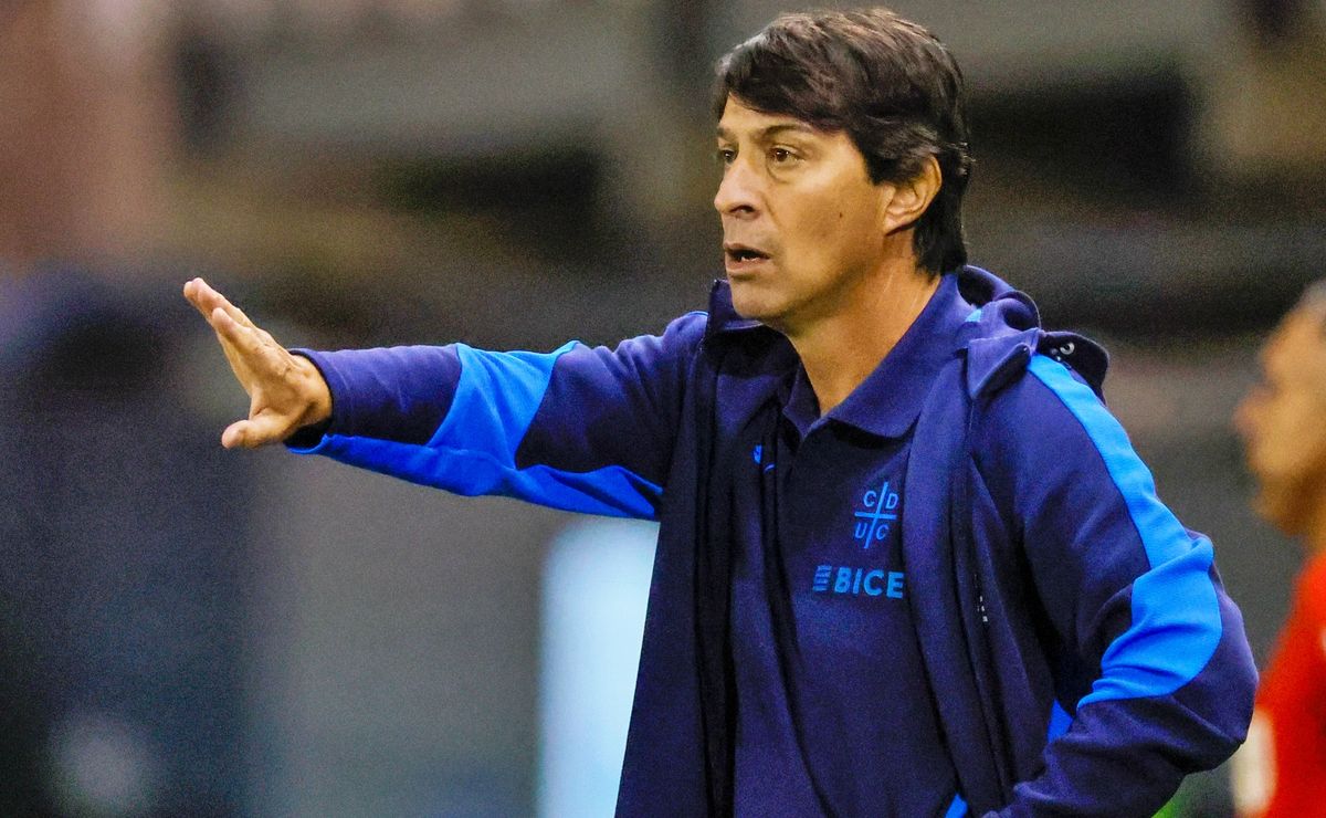 Eugenio Mena es duda en Católica: Las 2 fórmulas de Garnero para el Clásico ante la U