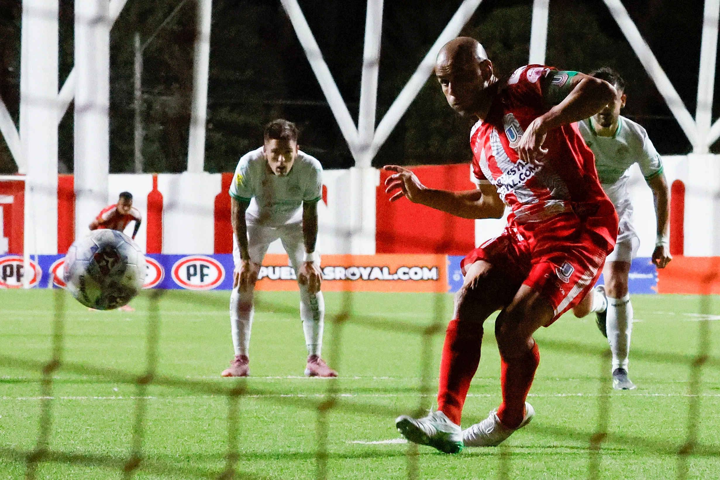 Sáez lleva 110 goles en el fútbol chileno y desea extender sus registros en Unión La Calera