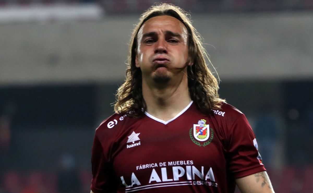 Tiene 38 años, jugó en una docena de clubes del fútbol chileno y le hace el quite al retiro: “Soy un loco de la vida”