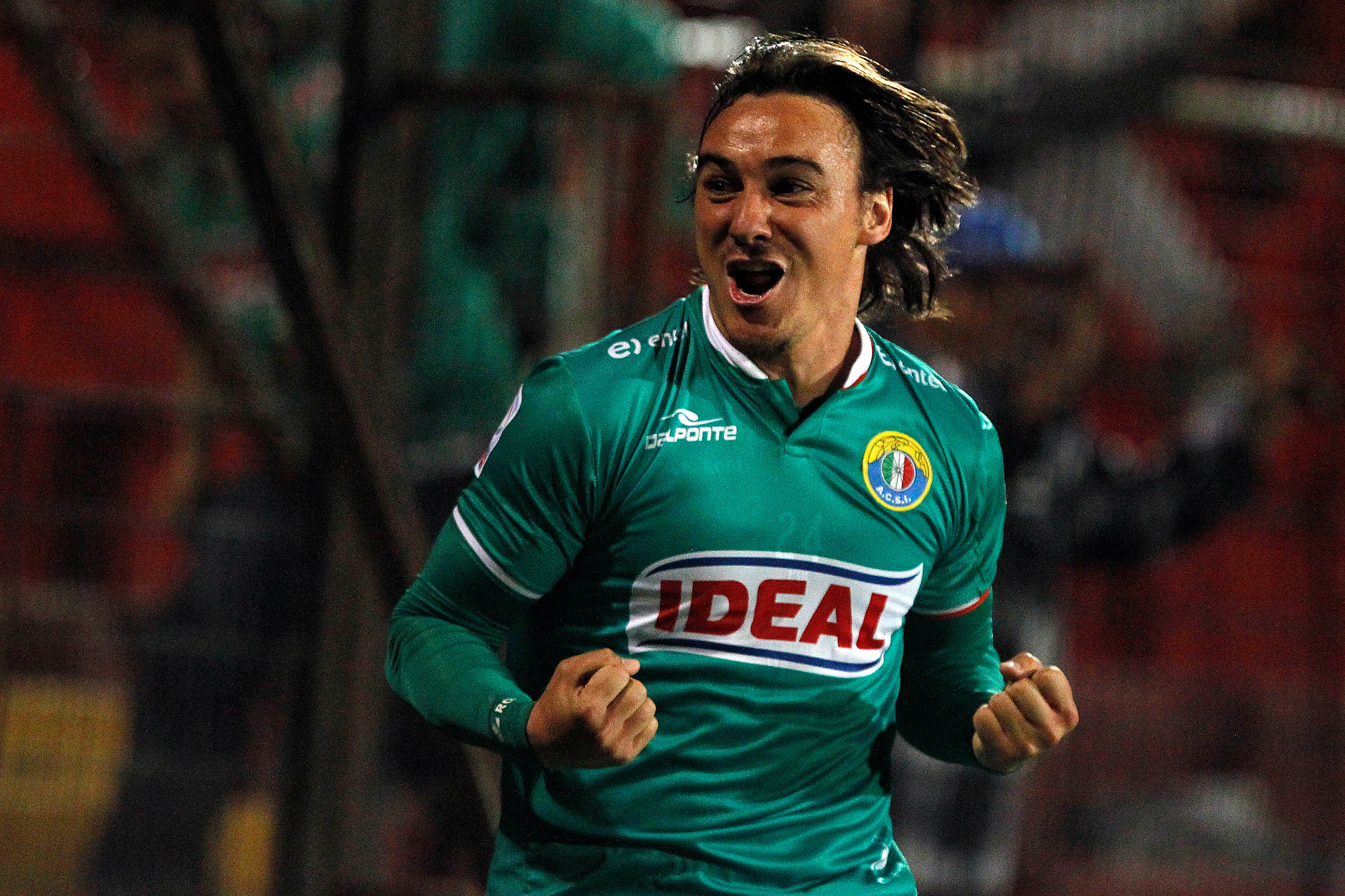 Marcos Sebastián Pol celebra un gol con el Audax Italiano. (Sergio Piña/Photosport).