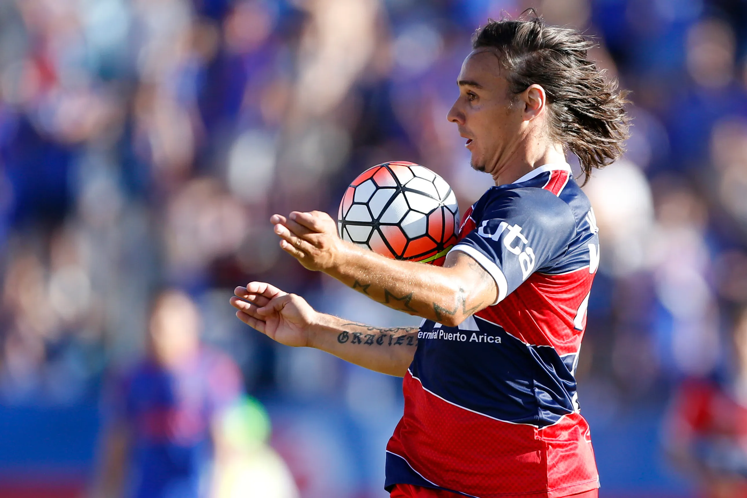 Sebastián Pol en acción por San Marcos de Arica, donde también tuvo de DT al Fantasma. (Andrés Piña/Photosport).
